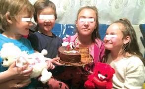 Cei 4 copilaşi din Bălțați părăsiţi de mamă se cresc singuri, unul pe altul: "Mâinile Adinei sunt crăpate de muncă"