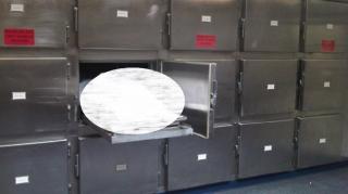 O familie din Prahova a îngropat mortul altei familii, după ce angajaţii de la morgă au încurcat cadavrele