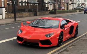 Mașina Lamborghini confiscată de poliție