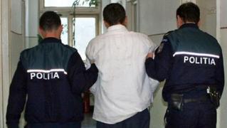 Crimă oribilă în Bacău. Un bărbat şi-a lovit fără milă soţia cu cleştele de jar, femeia n-a avut nicio şansă