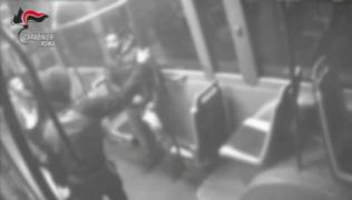 Românul și cei doi italieni bat un imigrant din Bangladesh