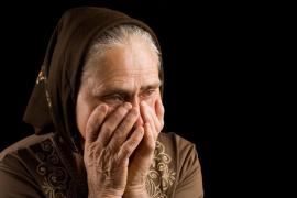 Mamă din Suceava bătută crunt de propriul copil, după ce femeia a refuzat să-i dea bani de băutură