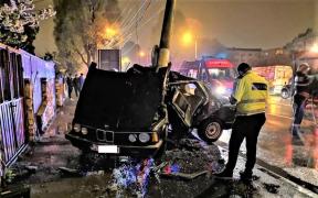 Accident grav la Constanţa, şoferul unui BMW a lovit un stâlp de beton, în comă la spital (Video)