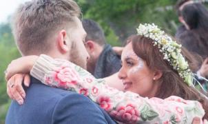 Cei doi s-au cunoscut, s-au iubit şi s-au căsătorit în mai puţin de un an