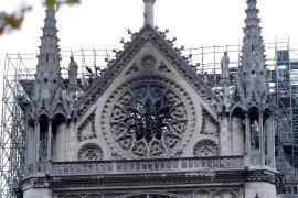 Incendiul de la Catedrala Notre Dame a fost stins. Coroana de spini a lui Iisus, salvată din flăcări (Video)