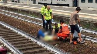 O româncă s-a aruncat în faţa trenului la Padova, în Italia. Femeia lucra ca îngrijitoare pentru bătrâni