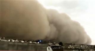 Imagini apocaliptice. Sute de morţi şi răniţi după ce o furtună devastatoare a măturat India şi Pakistan (Video)