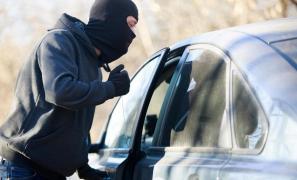 O arădeancă bolnavă de cancer, prădată de hoţi. I-au furat actele medicale şi maşina cu care mergea la tratament în Cluj