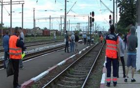 Minoră fără auz lovită de tren în gara din Cluj-Napoca, în timp ce încerca să treacă peste linii