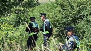 Trupul fără viaţă al unei tinere din Reşiţa, descoperit în pădurea de lângă Secu, pe un drum forestier