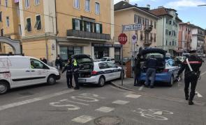 Polițiști italieni intervin la o urgență
