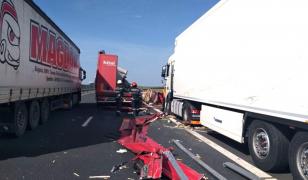Un TIR a fost rupt în două pe autostrada A1 între Timişoara şi Lugoj