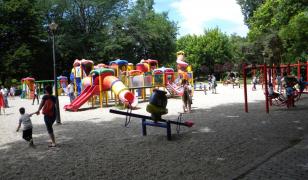 Bătrân din Bucureşti, lăsat liber după ce s-a dezbrăcat în parc