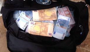 Român prins în Germania cu două genţi în care se aflau 350.000€