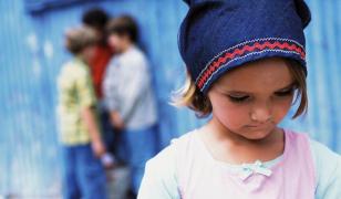 Un studiu mondial arată că lumea este mai tristă şi mai nervoasă ca niciodată