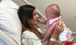 Dana Scatton și fiica ei, în spital