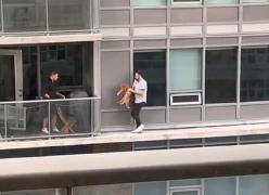 Tânărul se afla la etajul 18