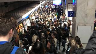 Aglomerație în stația de metrou Aviatorilor