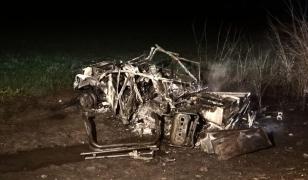 Maşină electrică de 120.000€, scăpată într-un şanţ pe A2 şi distrusă