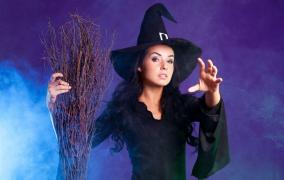 "Vrăjitoare" călcate de mascaţi, după ce un tânăr le-a dat aproape 20.000 de euro pentru intoarcerea dragostei