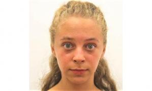 Elevă dispărută în drum spre şcoală, la Săvineşti. Telefonul fetei e închis, familia e disperată