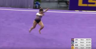 O gimnastă și-a rupt ambele picioare în timpul unui exercițiu la sol. Imagini înfiorătoare în SUA (Video)