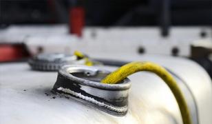 Şoferi români hoţi de motorină