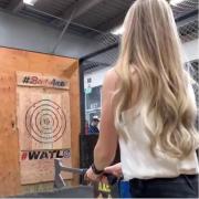 Ainsley s-a ferit la timp de ricoşeul toporului