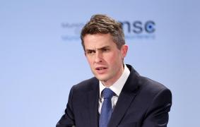 Ministrul Apărării din Marea Britanie a fost demis de premierul Theresa May