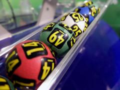 Marele premiu la LOTO 6 din 49, în valoare de 4,7 milioane de euro, a fost câştigat