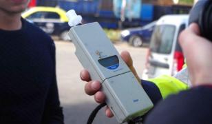 Bătrânică din Topliţa, beată la volan după slujba de la biserică