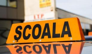 Instructor auto din Piteşti, prins în timp ce învăţa un elev cum să conducă beat