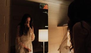 O femeie a reuşit să nască singură