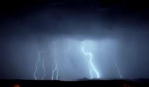 Avertizare de vreme severă imediată în Bucureşti şi trei judeţe