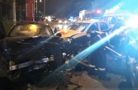 Impact devastator la Mediaş între 3 maşini, victime multiple, persoane încarcerate, intervin mai multe echipaje SMURD (Video)