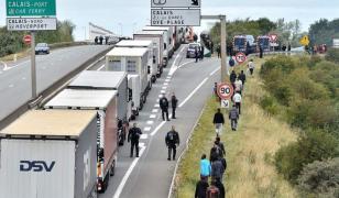 Şofer român de TIR, interdicţie pe viaţă în Franţa şi închisoare