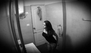 Preot din Constanţa, acuzat de soţie că i-a filmat sora minoră cu o cameră ascunsă în baie