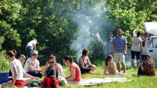 Următoarea minivacanţă va fi între 15 şi 17 iunie, de Rusalii, atunci când ziua liberă va fi legată de weekend