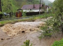 Hidrologii anunţă cod portocaliu de inundaţii în șase judeţe din ţară, până joi