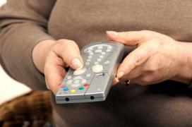 Soţ bătut de soţie cu telecomanda, la Braşov