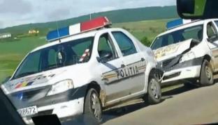 Accident cu două maşini de poliţie