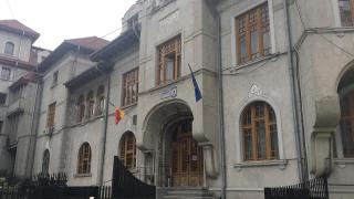 O grefieră s-a aruncat pe geam, la Parchetul de pe lângă Tribunalul Iaşi. A lăsat un bilet de adio