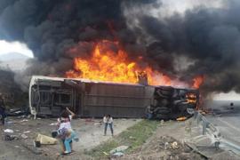 Autocar în flăcări, 23 de morţi şi zeci de răniţi