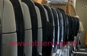 Imagini cu Papa Francisc în avion