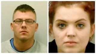 Victima avea un braţ fracturat, două degete rupte şi unghii scoase cu patentul