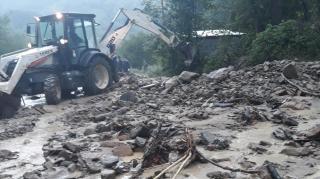 Zeci de persoane, blocate într-un tren garat la Feldru