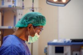 Un tânăr din Vaslui şi-a tăiat degetele cu flexul, medicii vor încerca să i le pună la loc