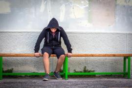 Accident grav în Bihor, provocat de un minor la volanul unei maşini care a intrat într-un zid de beton