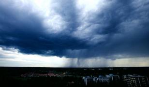 Cod portocaliu de furtună, grindină şi ploi torenţiale. Lista zonelor afectate