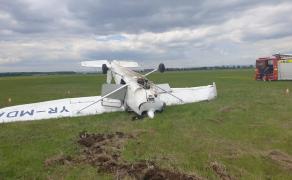 Avionul răsturnat după ce a ratat decolarea